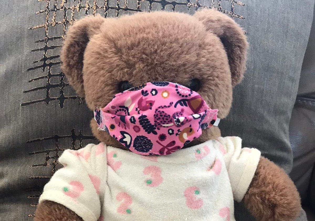 Aktuelle Corona-News Teddy mit Corona-Maske
