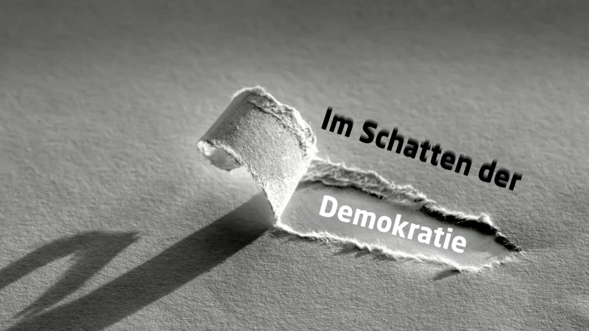 Das aktuelle Bild hat keinen Alternativtext. Der Dateiname ist: Im-Schatten-der-Demokratie-web.png