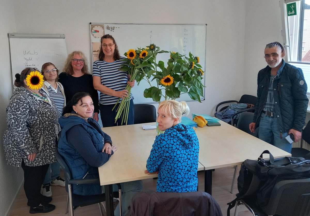 Das aktuelle Bild hat keinen Alternativtext. Der Dateiname ist: 2026-10-01_Sonnenblumen-2-scaled.jpg